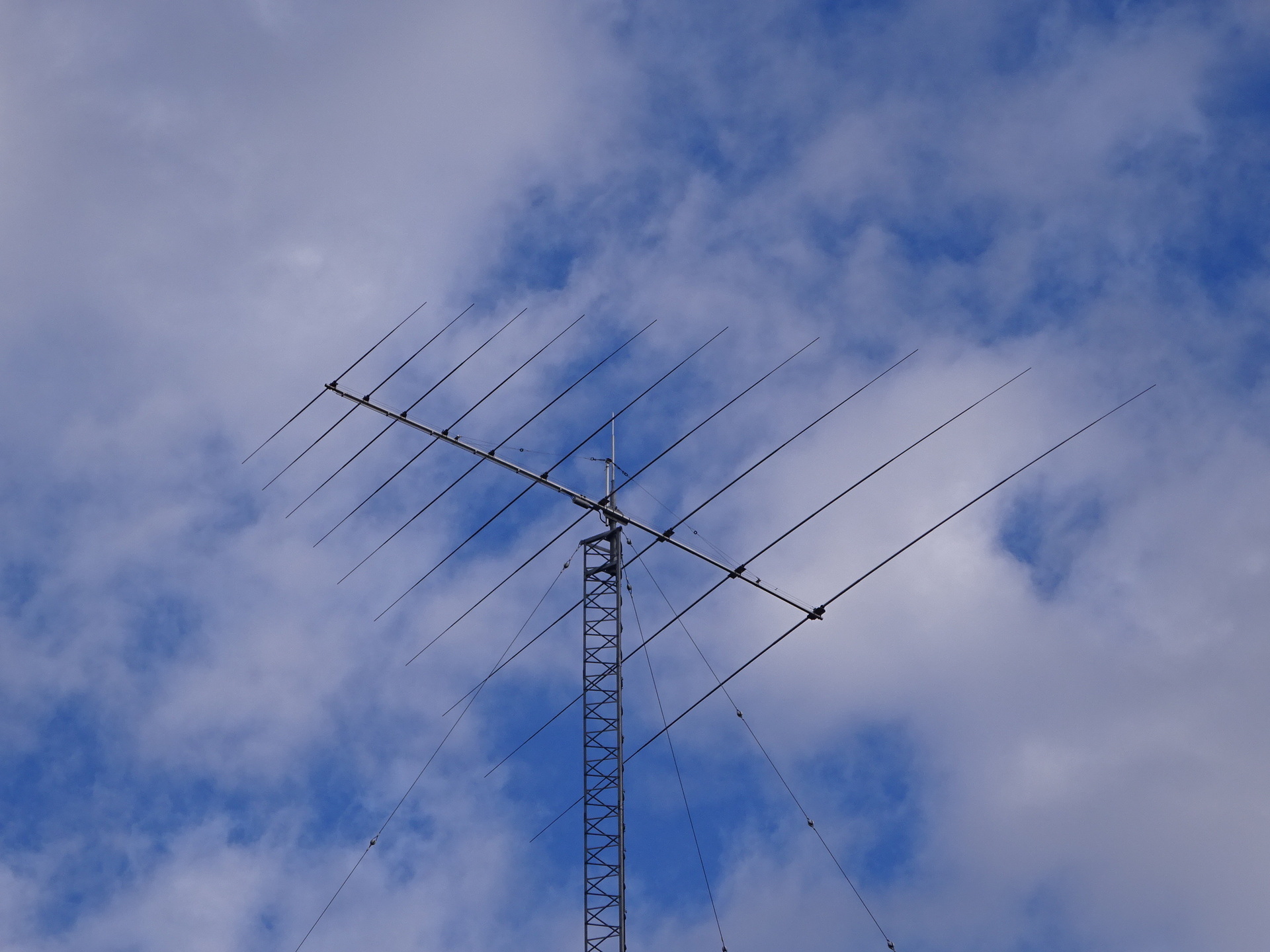 Image 19: 20241109antenna-l-upper.jpg