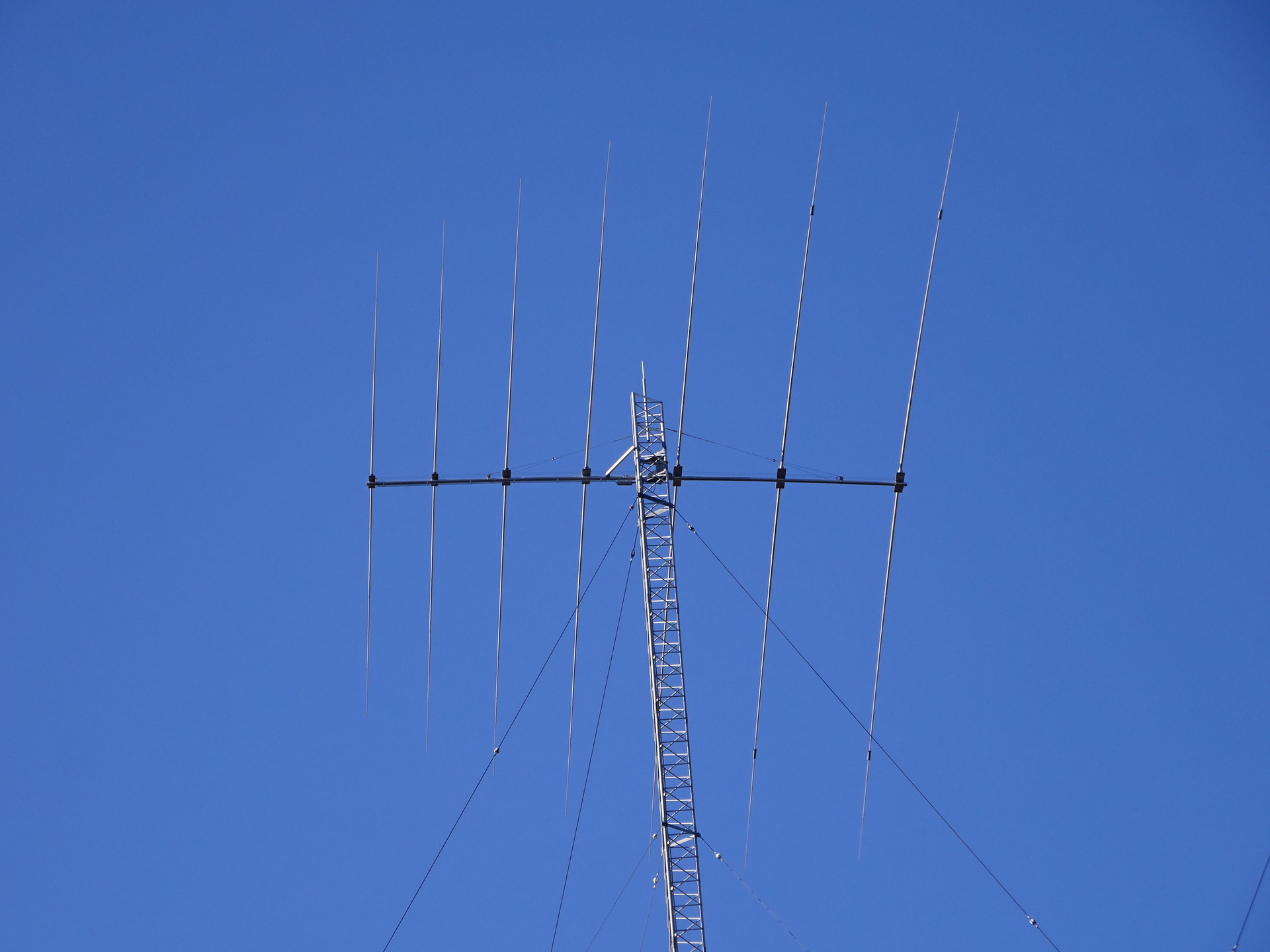 The seven-element low-band log-periodic at the top of the west tower, aimed at the Philippines. The two longest elements are folded at their ends.