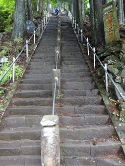 20250519iki-kaidan2.jpg