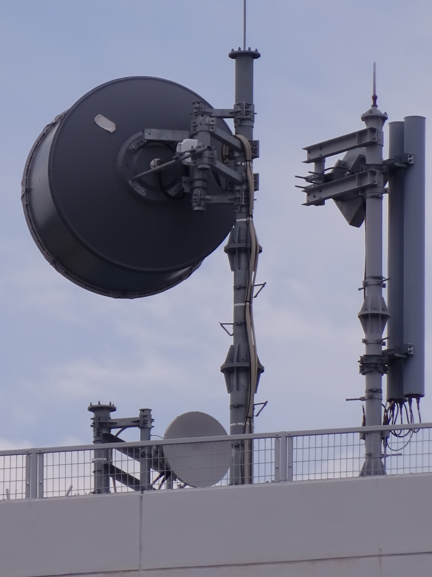 Image 35: 20250809back-nw-eband.jpg
