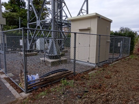 New equipment hut and conduit at the tower base. The hut was absent on Ryota’s 30 November visit.