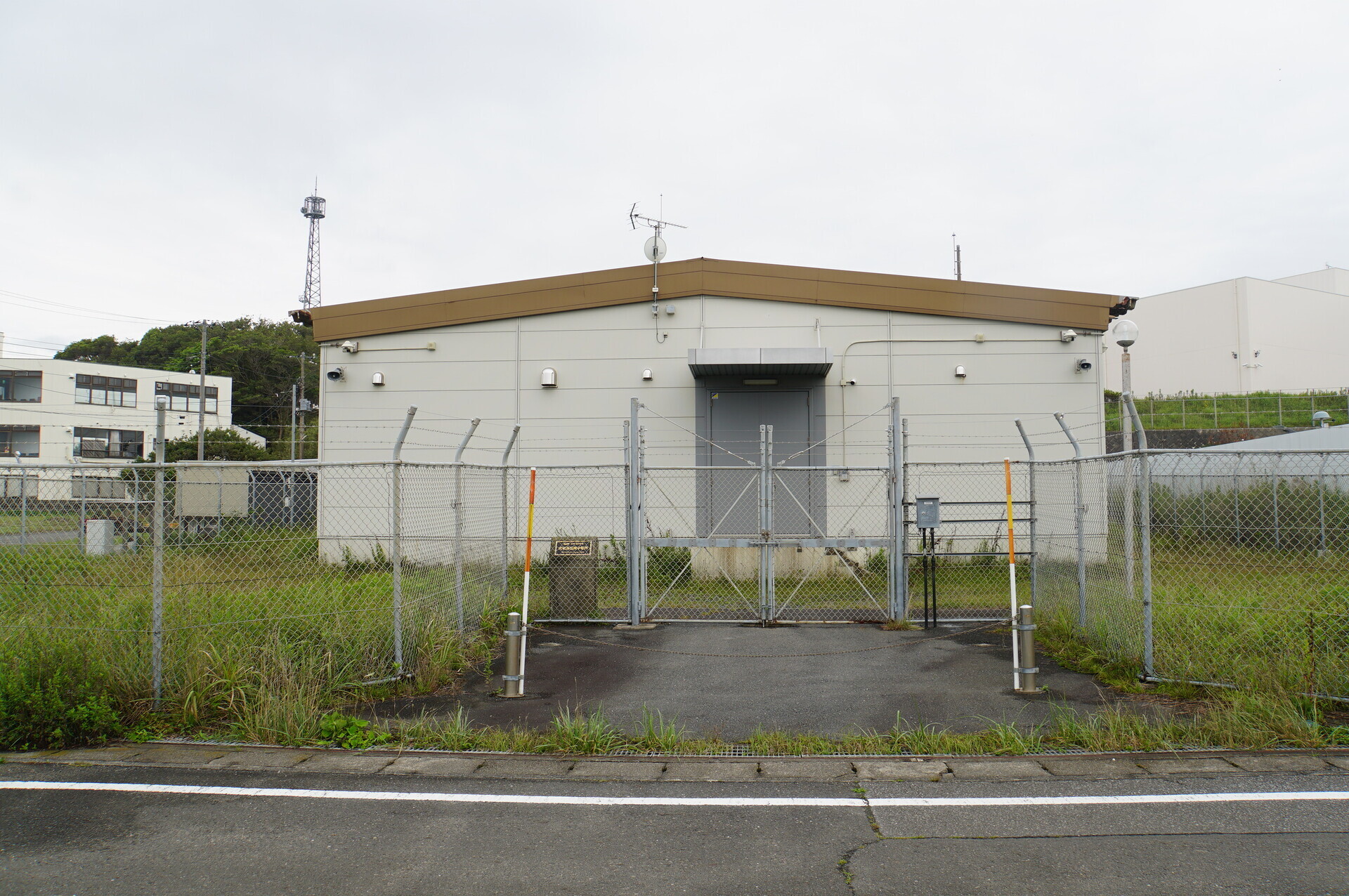 Image 12: 20260628kddi-building.jpg